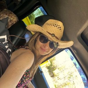 Meet your Posher, Nejline